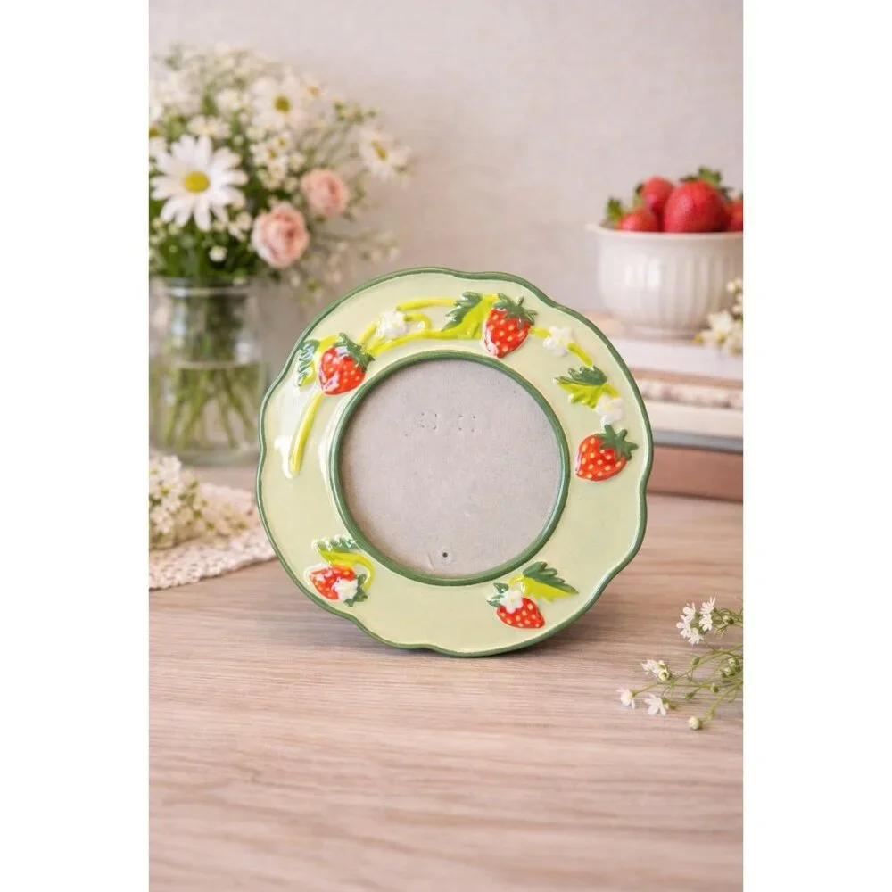 New Ceramic Cottage Red Green Strawberry Vine Farmhouse Picture Frame 4x4
